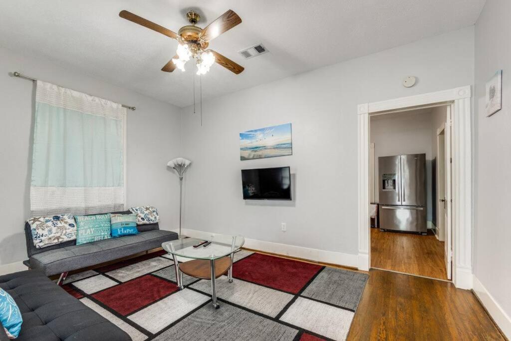 Cozy Sea Breeze Bungalow - 2 Mins To The Beach Galveston Bagian luar foto