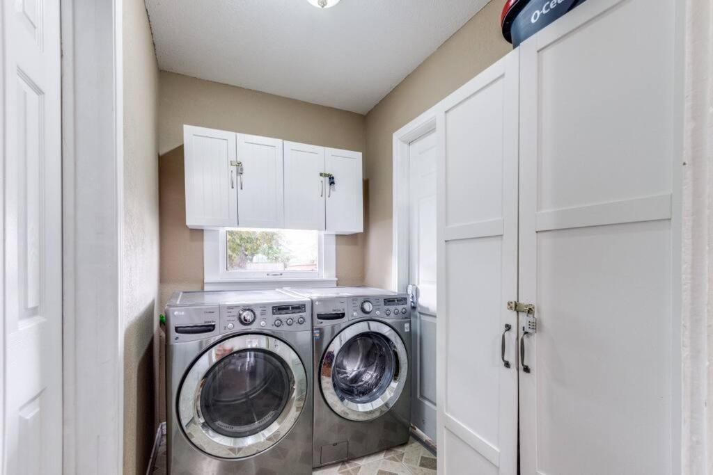 Cozy Sea Breeze Bungalow - 2 Mins To The Beach Galveston Bagian luar foto