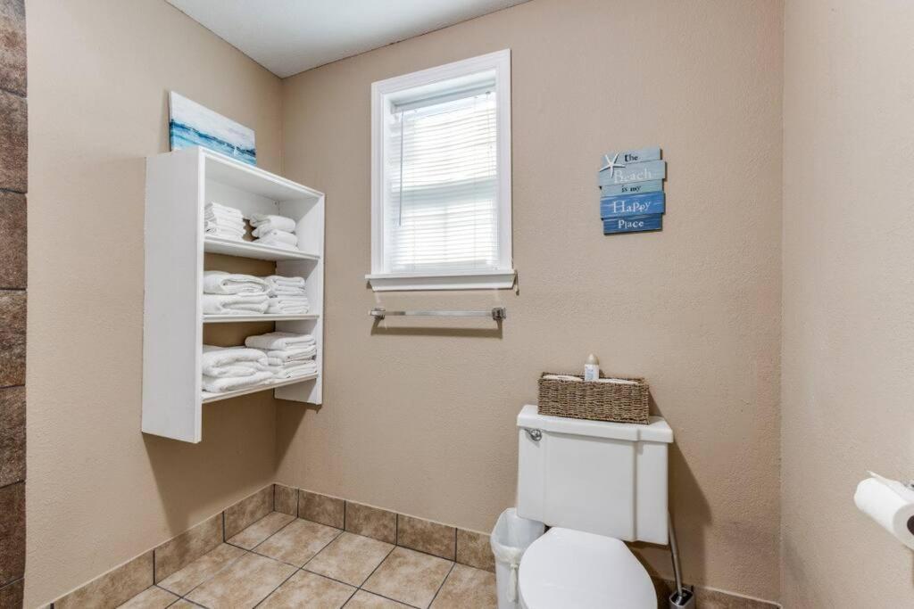 Cozy Sea Breeze Bungalow - 2 Mins To The Beach Galveston Bagian luar foto